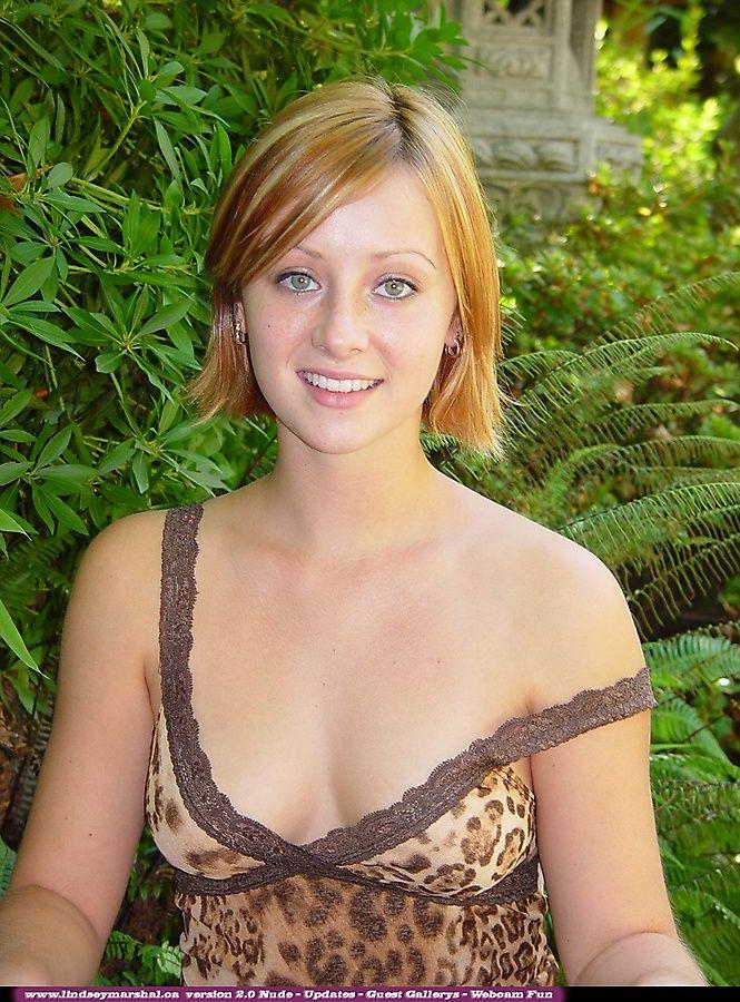 Pictures of teen amateur Lindsey Marshal getting nekid outside #58974022