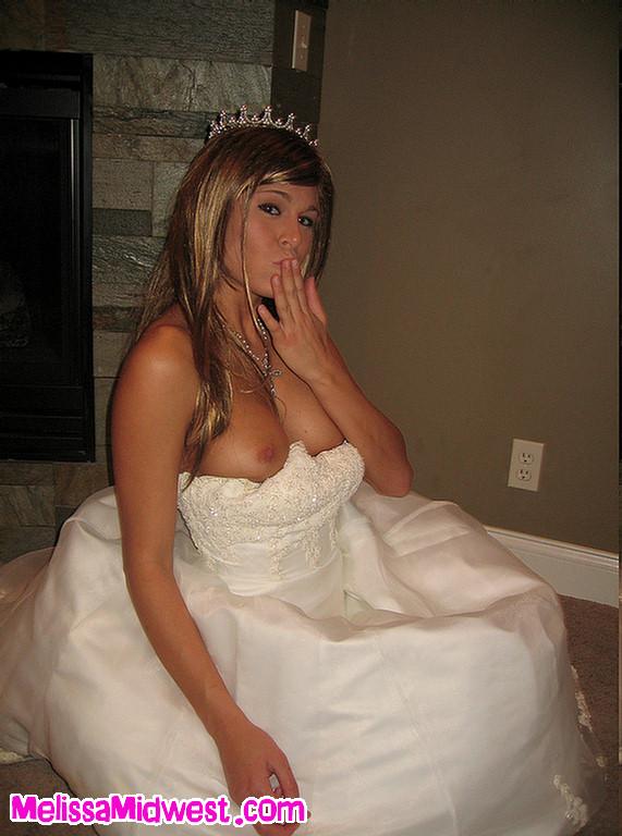 ティーン花嫁メリッサ中西部の写真は、彼女の結婚式の日にコックを吸う
 #59492083