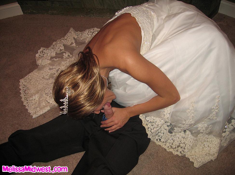 Photos de la jeune mariée Melissa Midwest suçant une bite le jour de son mariage
 #59492135