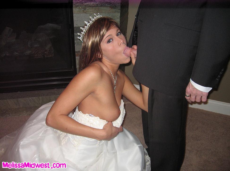 Photos de la jeune mariée Melissa Midwest suçant une bite le jour de son mariage
 #59492197