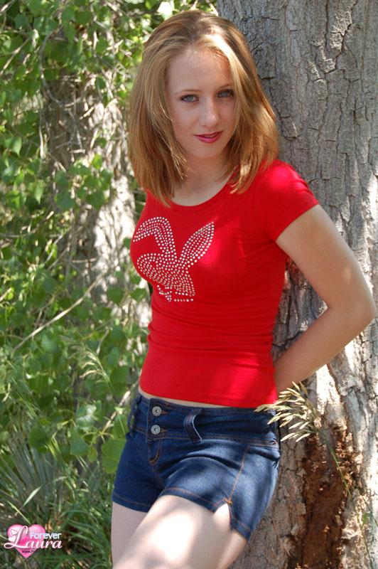 Redhead hottie laura zeigt ihre unglaublichen Brüste außerhalb
 #54390477