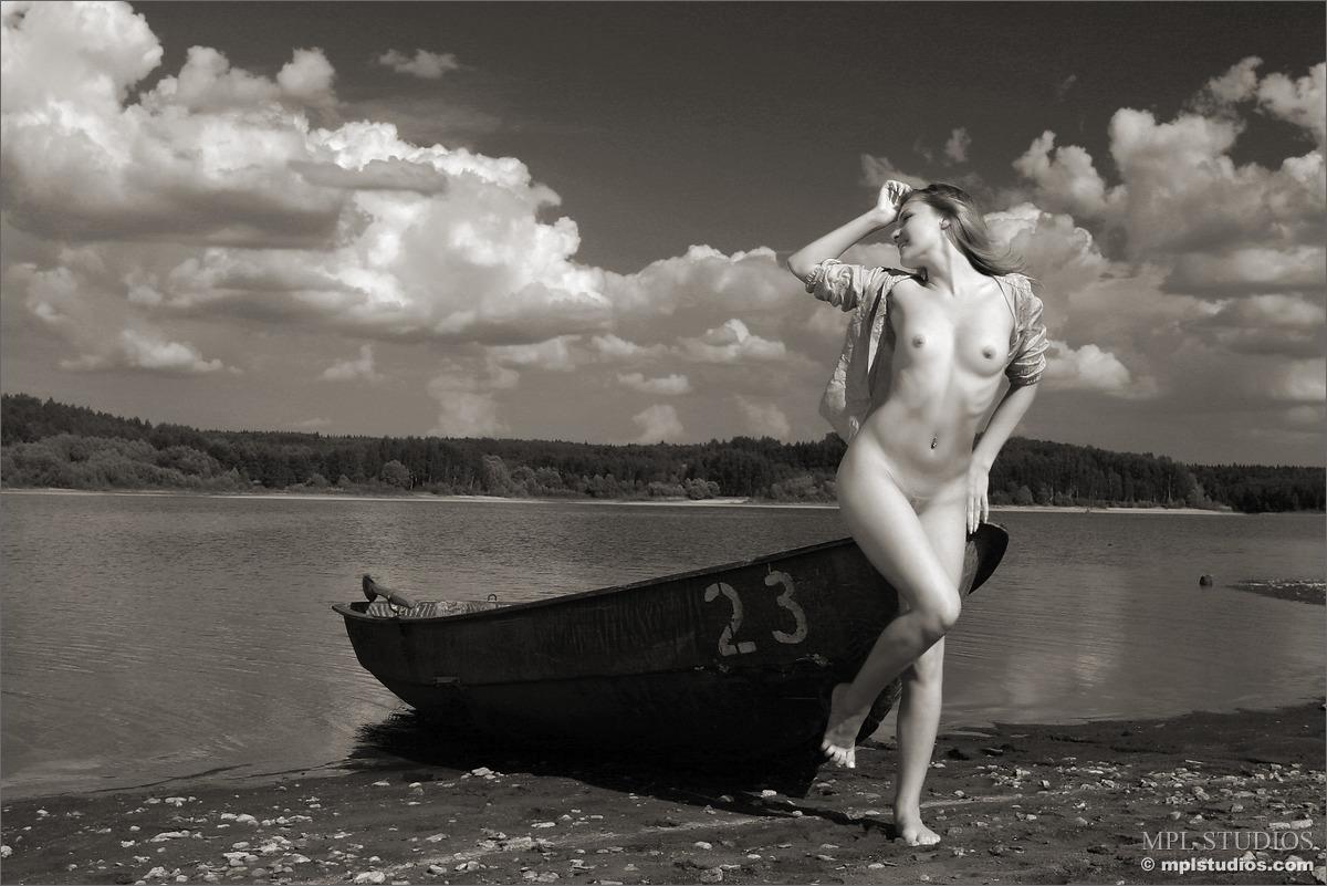 Mpl studios präsentiert in "obsession black and white series"
 #60631579