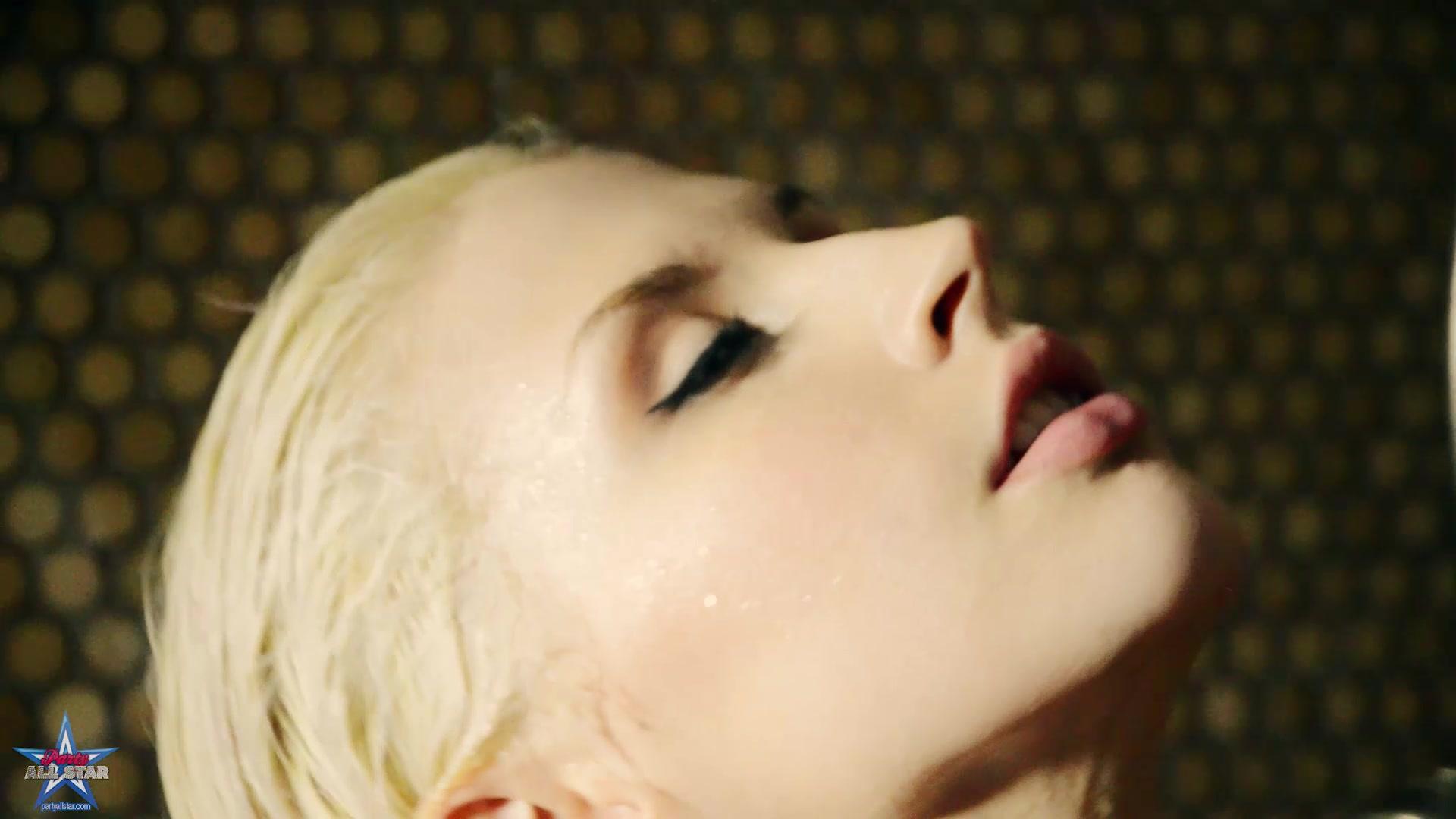 Stunning runway model Kohl gets wet in the shower for you #60742656