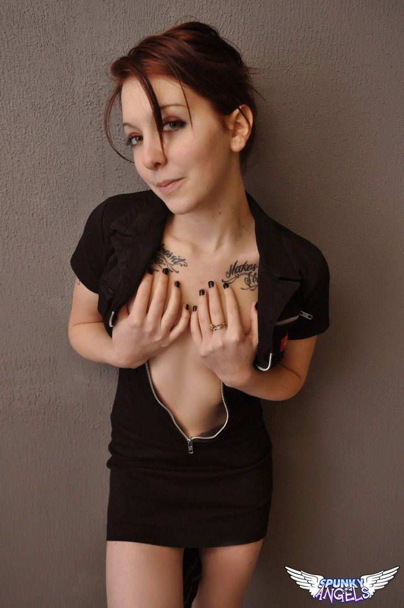 Immagini di scarlett che mostra il suo corpo sexy tatuato
 #59943012