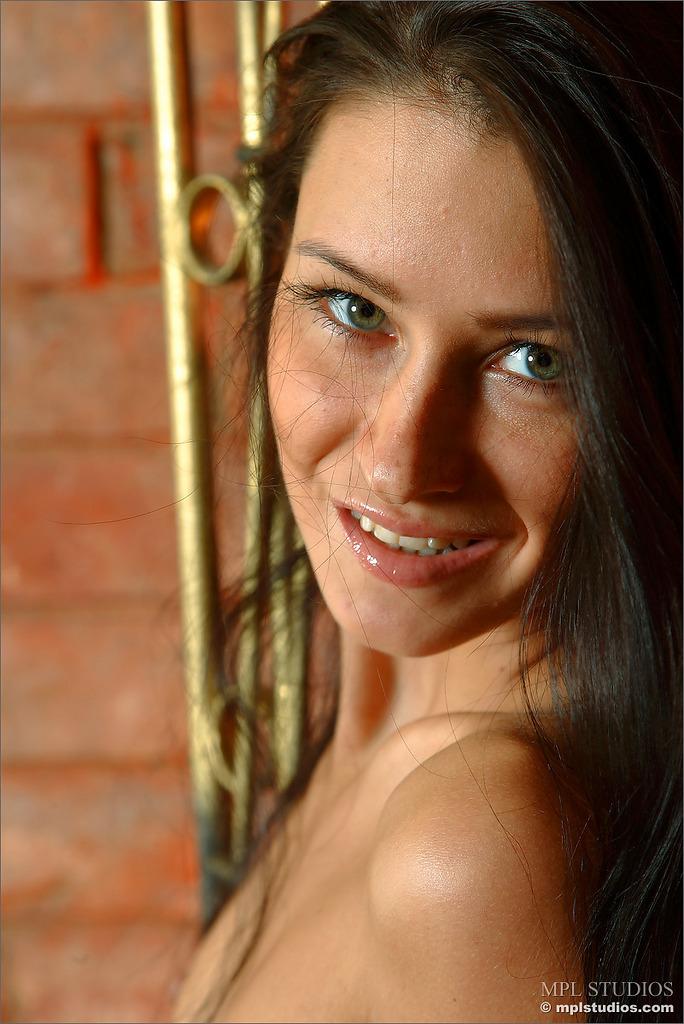 Mpl studios präsentiert maria in "pendulum"
 #59428522
