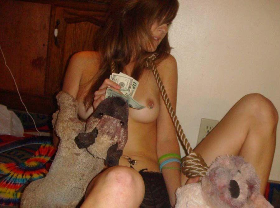 Bilder von heißen Amateur-Freundinnen nackt vor der Kamera
 #60924674