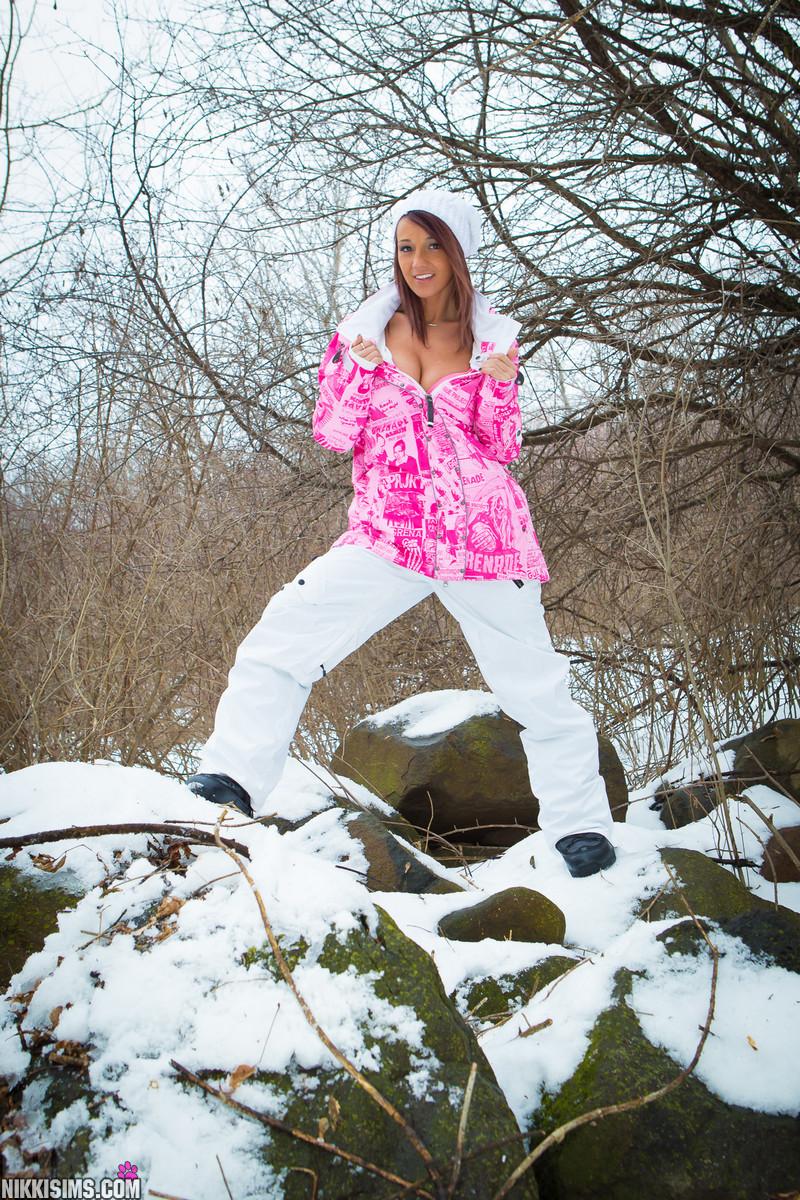 Beautiful girl Nikki Sims strips outside in the snow #59788032