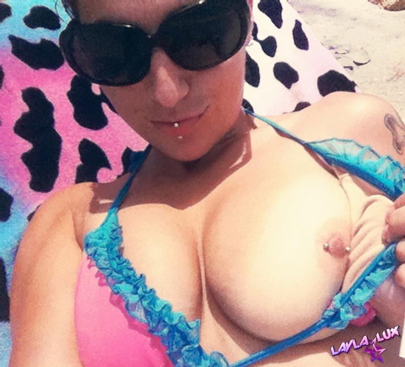 Hot alt teen layla lux nimmt einige selfies von ihrem engen Körper
 #58859768