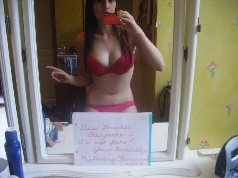 Naughty brunette gf con belle tette in posa in lingerie
 #60916362