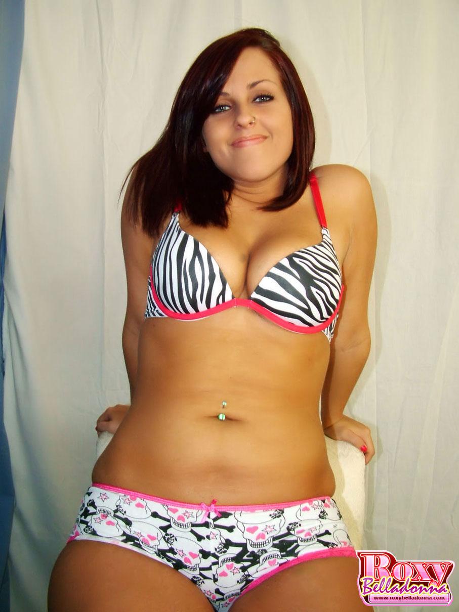 Pictures of teen porn girl Roxy Belladonna teasing in a bikini #59879368