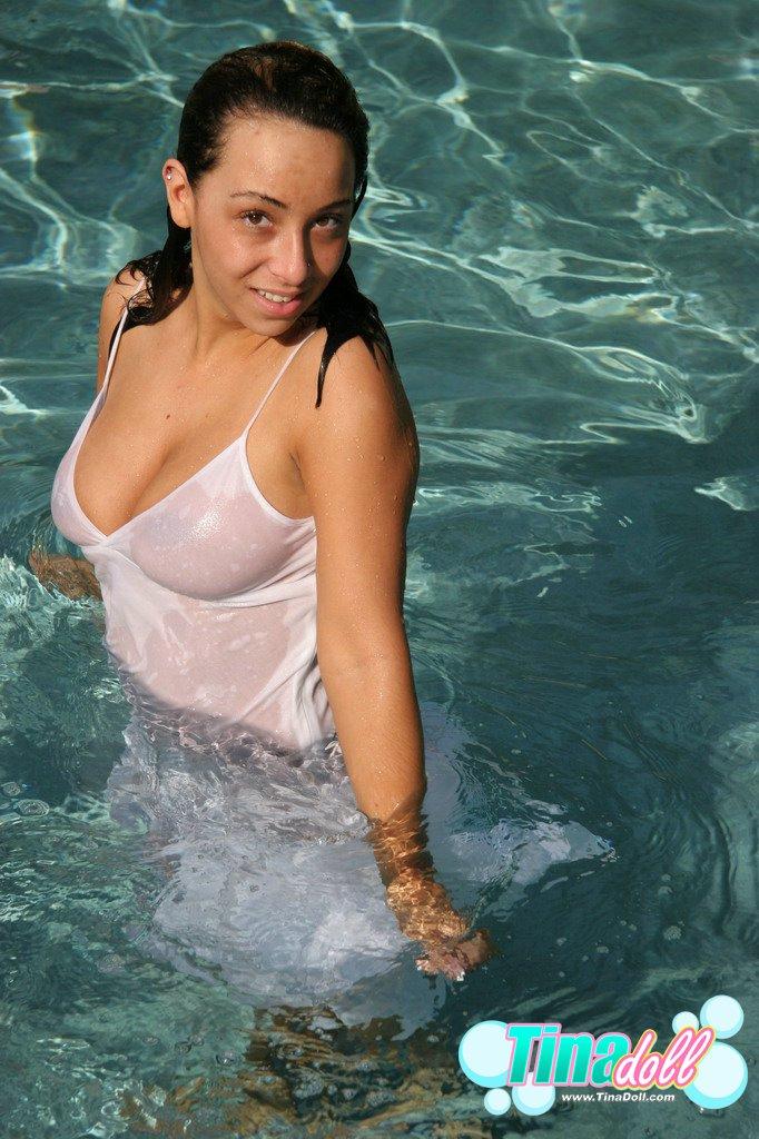 Tina Doll gets completely naked and goes swimming #60101672