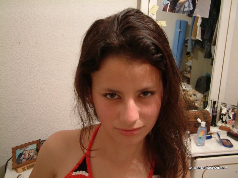 Pictures of an amateur teen cutie posing in her bedroom #60920224