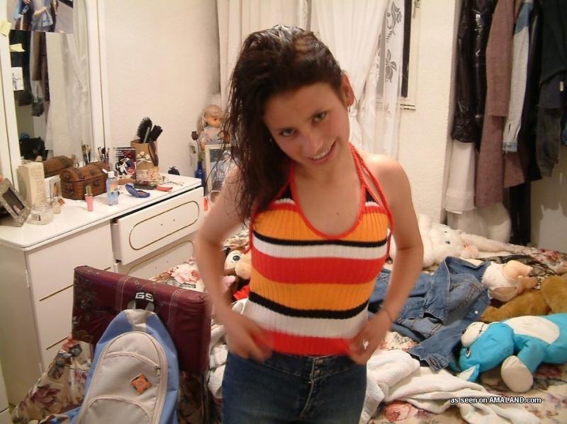 Pictures of an amateur teen cutie posing in her bedroom #60920264