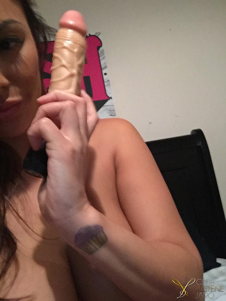 Asian babe Justene Jaro practices her oral skills on a vibrator #55832776