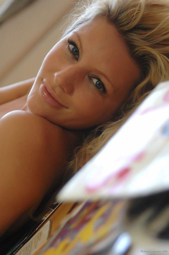Immagini di una ragazza calda completamente nuda su riviste
 #60264098