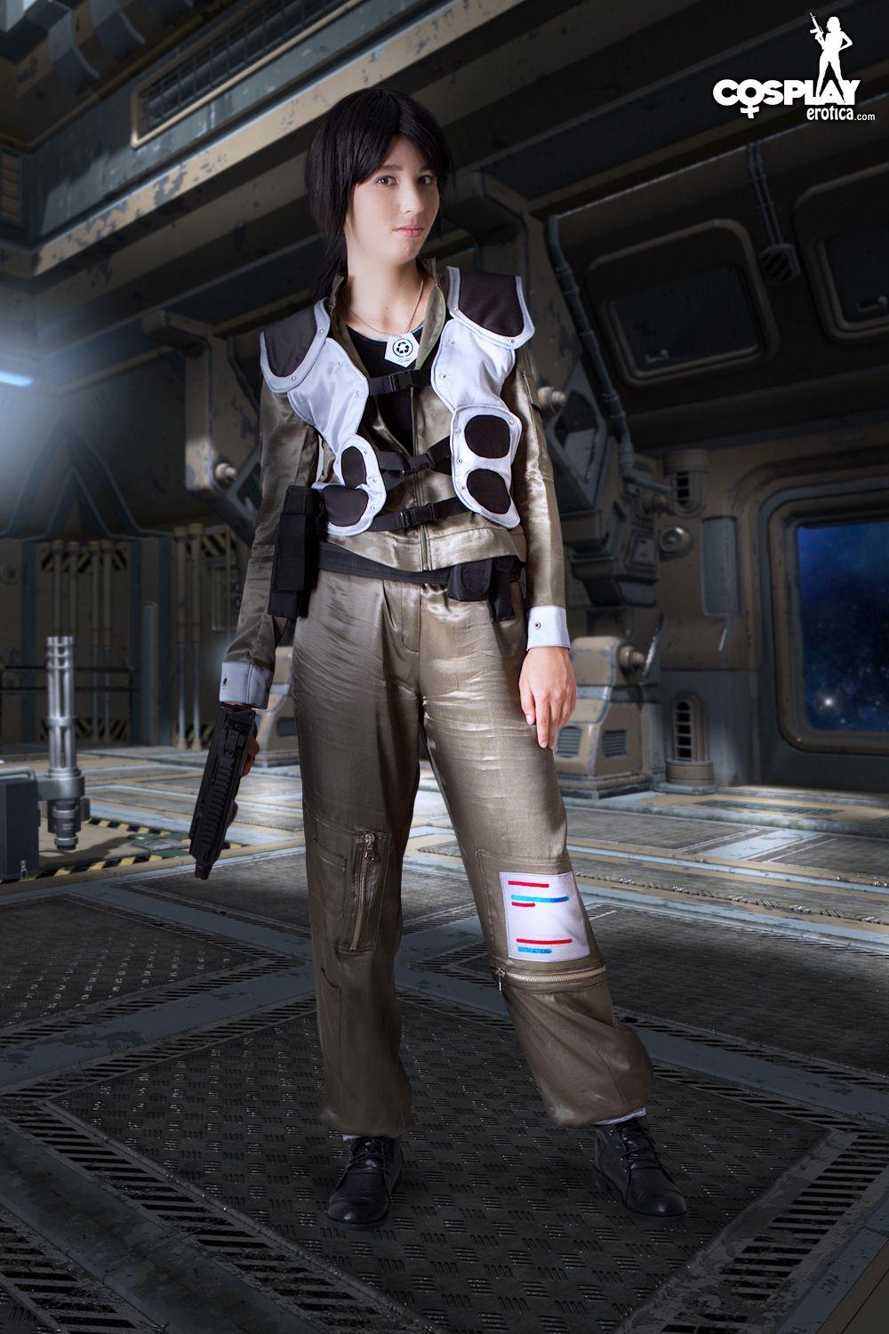 Bilder von heißen Cosplayer Stacy gekleidet für den Dienst auf Battlestar Galactica
 #60298178