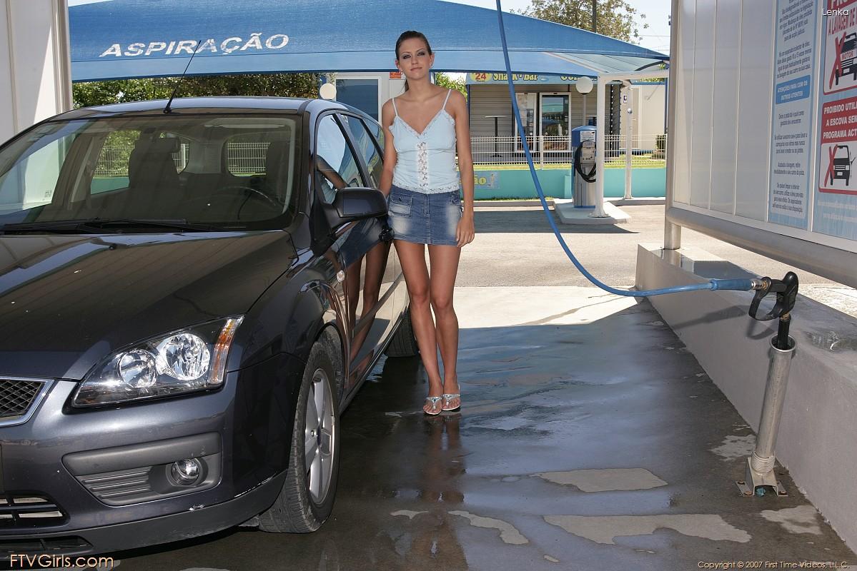 Bilder von lenka waschen ihr Auto
 #54297398