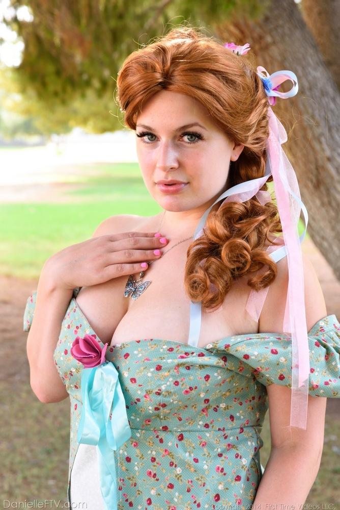 Danielle ftv gibt einige sexy cosplay als Ihre verzauberte Prinzessin
 #53968932