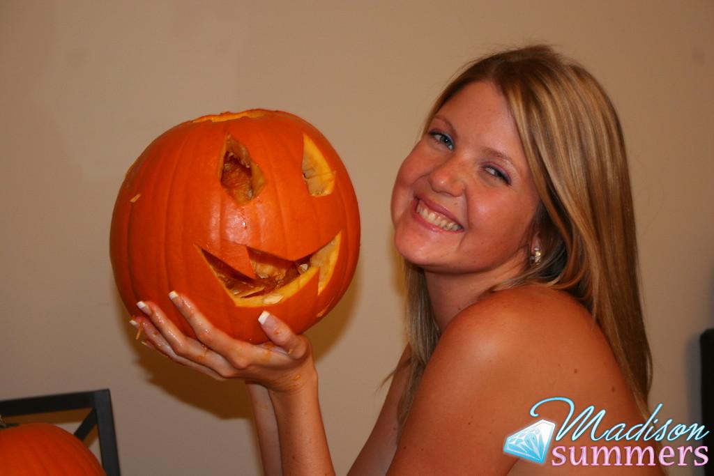 Bilder von Madison Summers machen sich bereit für Halloween
 #59163419