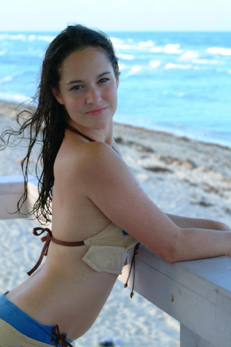 Photos de la jeune Sweet Stephanie très baisable sur une plage
 #60038562