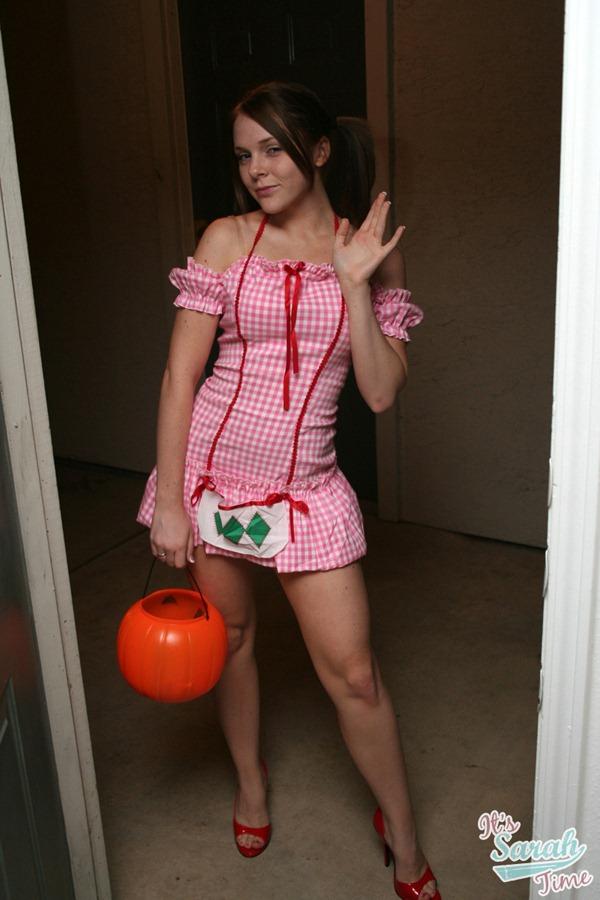 Pictures of It's Sarah Time demanding some candy #54961415