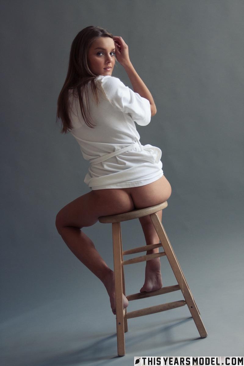Brunette model Michelle gets naked for you in "Art Model" #59528524