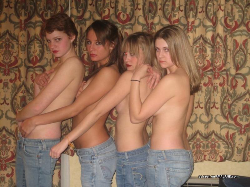 Bilder von wilden, perversen Amateur-Lesben, die in einem Hotelzimmer durchdrehen
 #60649038
