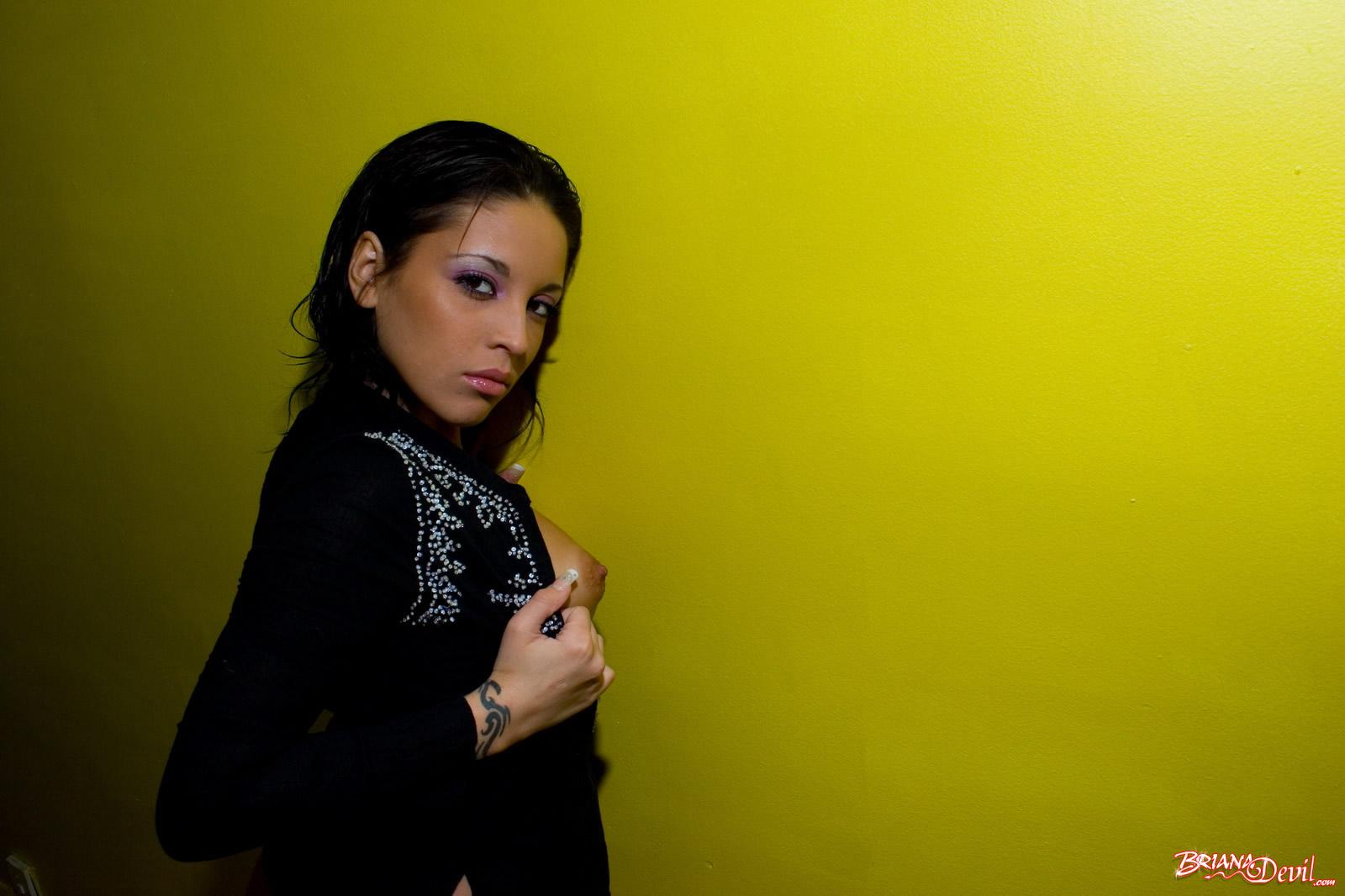 Bilder von Teenager-Model briana devil trägt nur ihre fuck-me-pumps
 #53511140