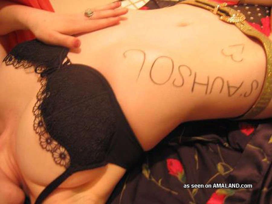 Bildergalerie einer Amateur-Punk-Hottie, die ihre Tattoos zeigt
 #60640712