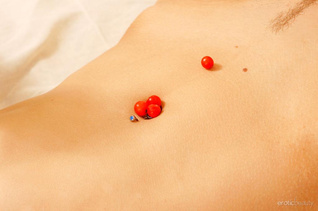 Wunderschöne rothaarige alyssa f wird komplett nackt und wartet auf Sie im Bett
 #53055457