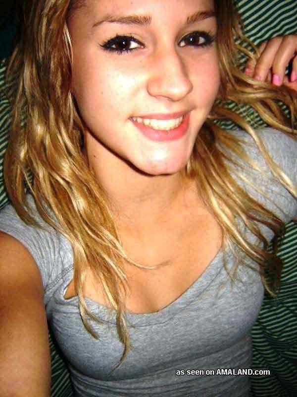 Bilder von heißen Teenie-Freundinnen mit Kameras
 #60718160