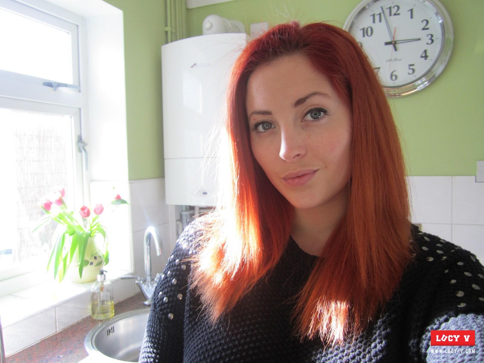 セクシーな赤毛のモデル、ルーシーVは、あなたのためだけにキッチンでストリップ
 #59130068