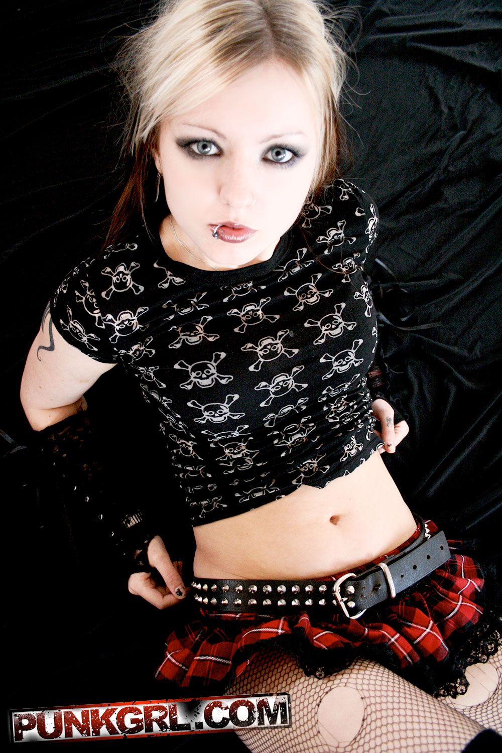 Pictures of hot teen punk Li Necro showing you what she's all about #60757984