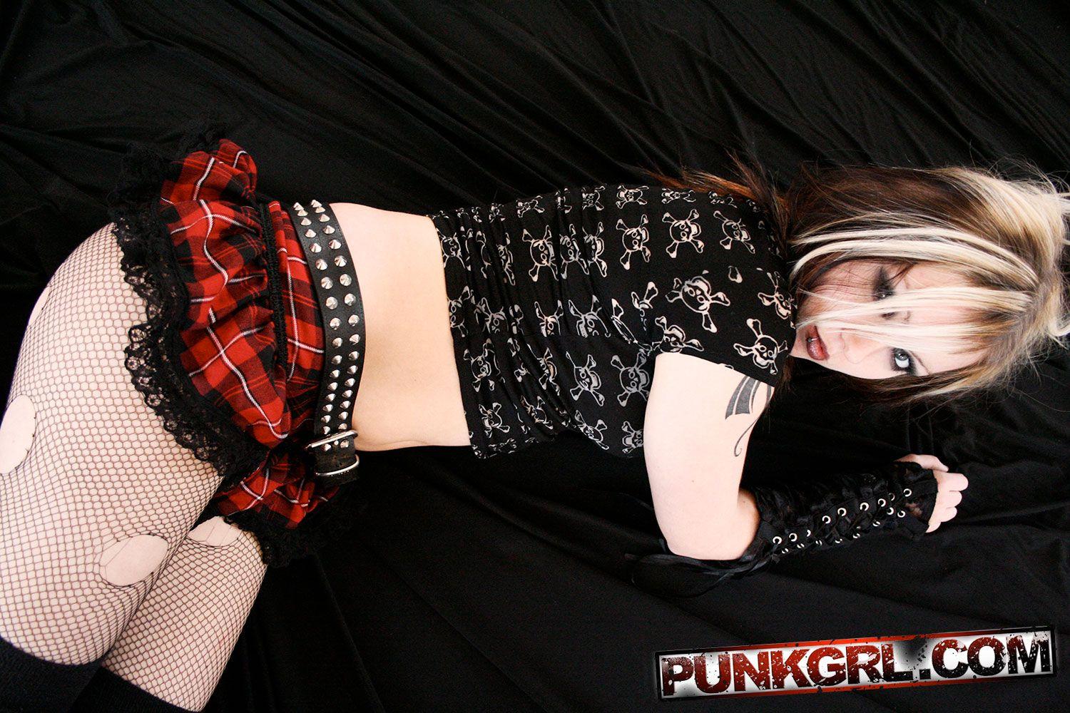 Pictures of hot teen punk Li Necro showing you what she's all about #60758058