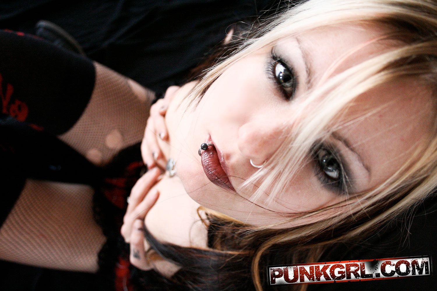 Pictures of hot teen punk Li Necro showing you what she's all about #60758198