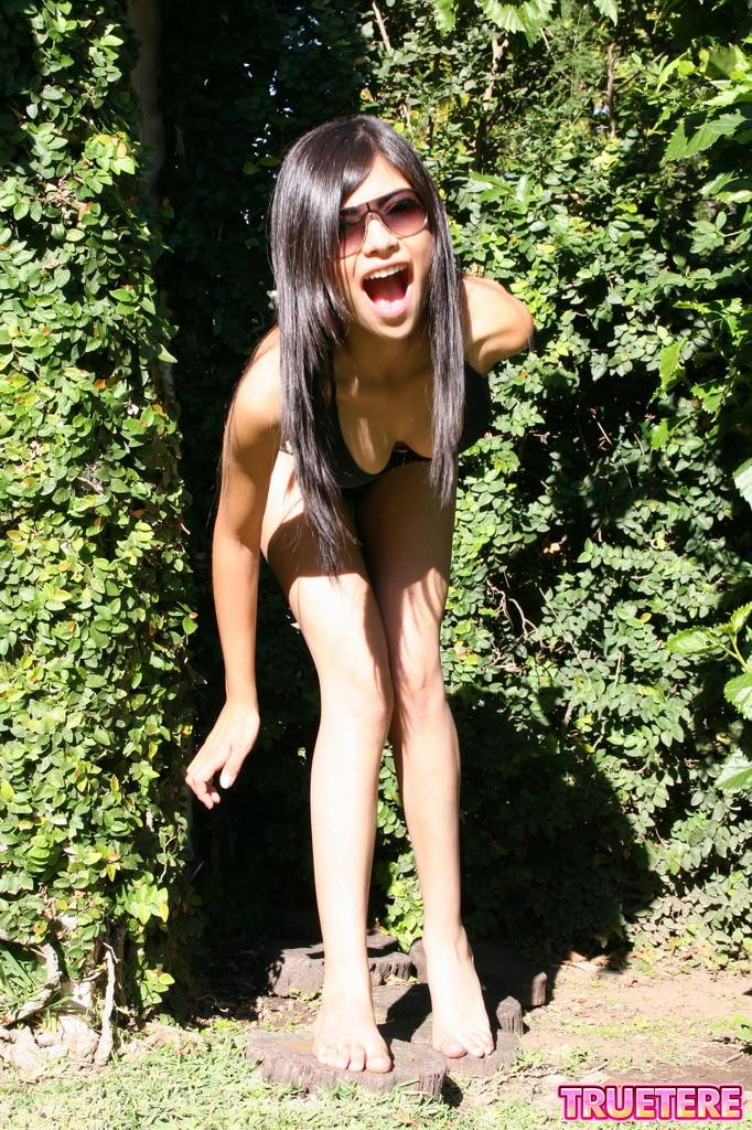 Bilder von true tere in einem Bikini
 #60119788