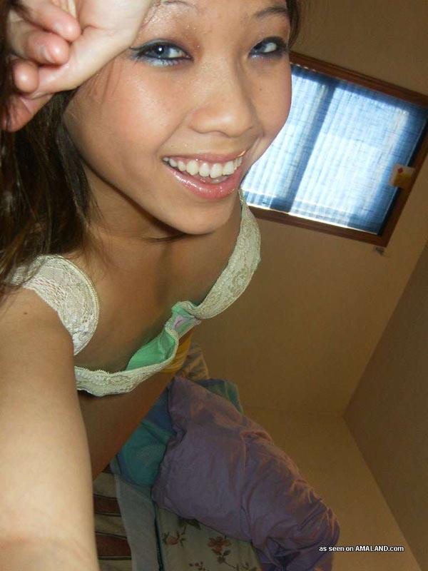 Asian sweetie camwhoring and looking gorgeous #60657947