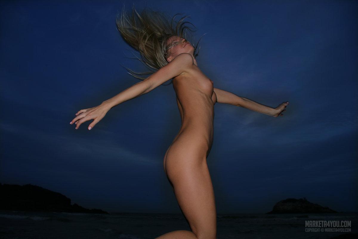 Fotos de teen marketa 4 you mostrando su cuerpo desnudo
 #59412387