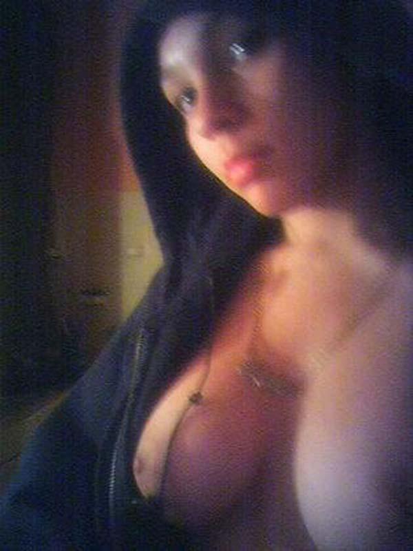 胸の張った女の子のセクシーな自画像のホットな写真集
 #60481367
