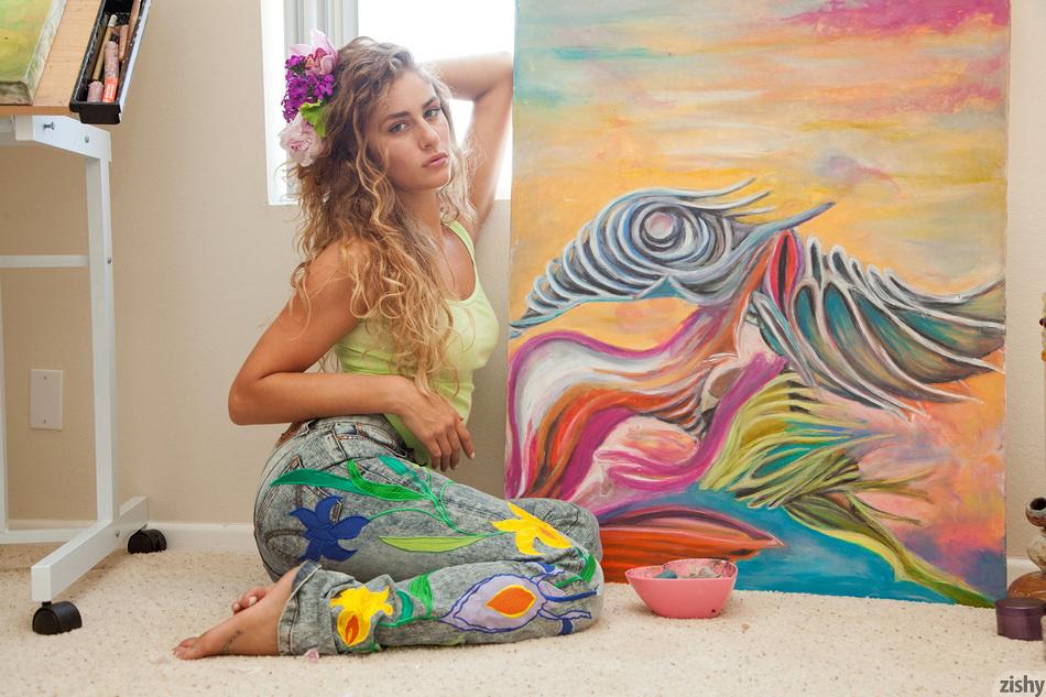 芸術的な女の子Serina Cardoniは、自宅で彼女のセクシーなボディを示しています。
 #59952244