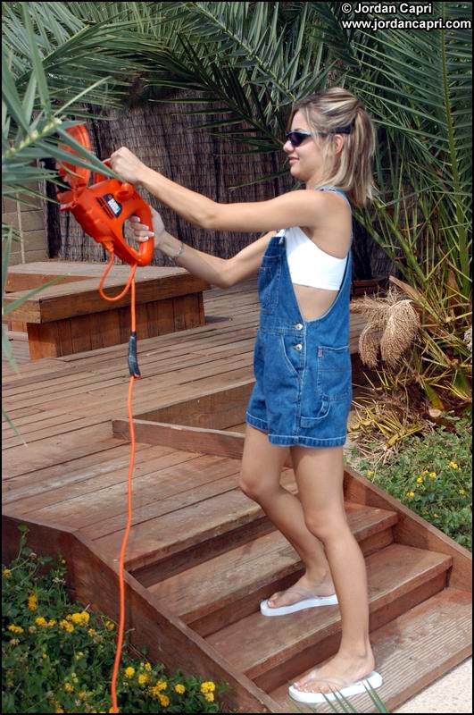 Pictures of Jordan Capri doing some yard work outside #55609589