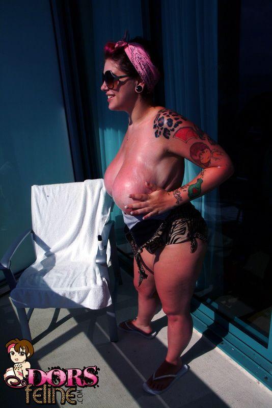 Pictures of Dors Feline getting a hot tan #54103067