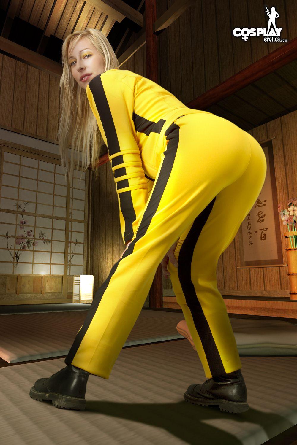 Pictures of cosplayer Sandy Bell doing some Kill Bill cosplay #59902371