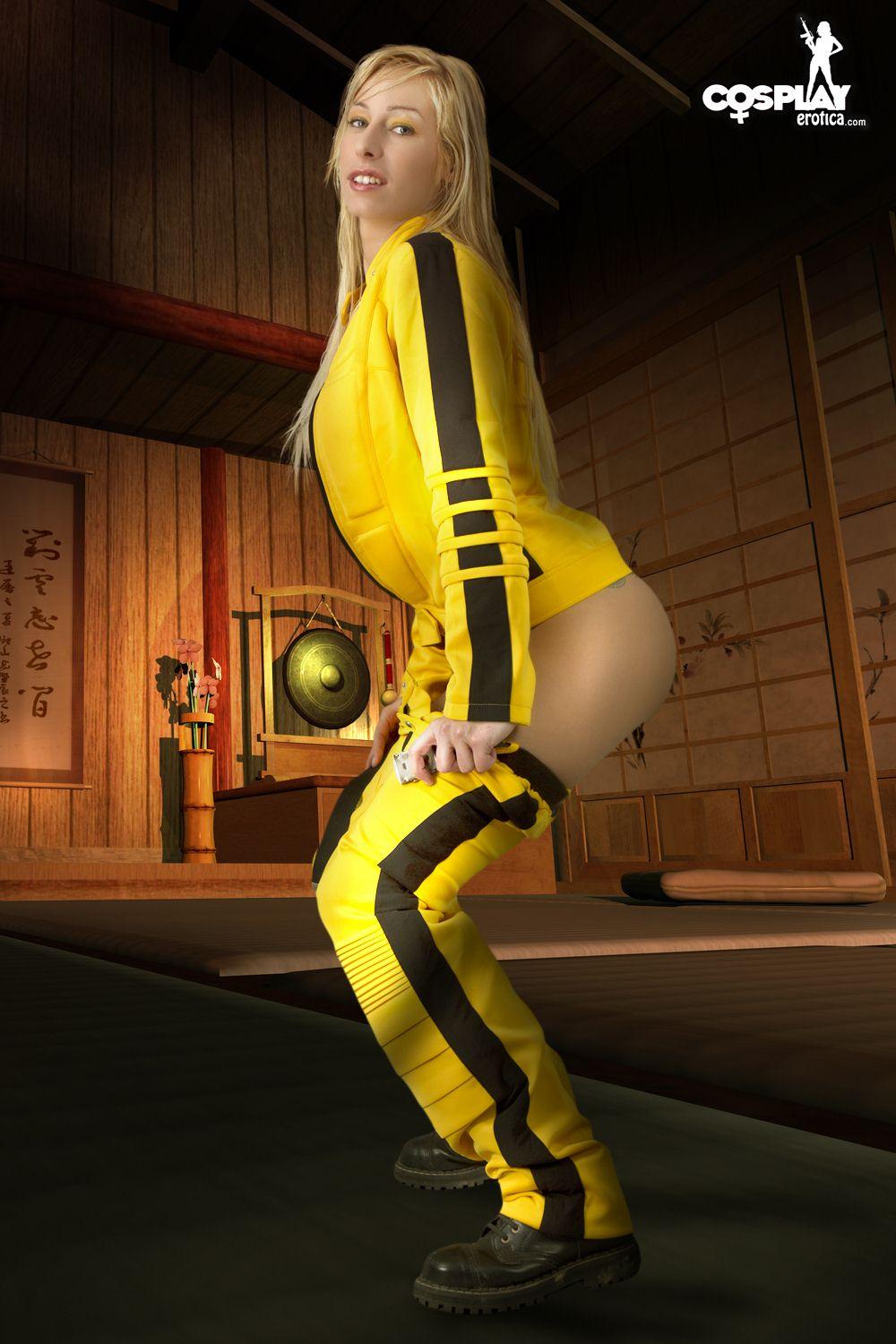Pictures of cosplayer Sandy Bell doing some Kill Bill cosplay #59902423