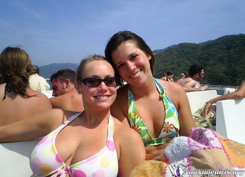 Bilder von heißen Partygirls, die im Frühjahrsurlaub wild feiern
 #60679659