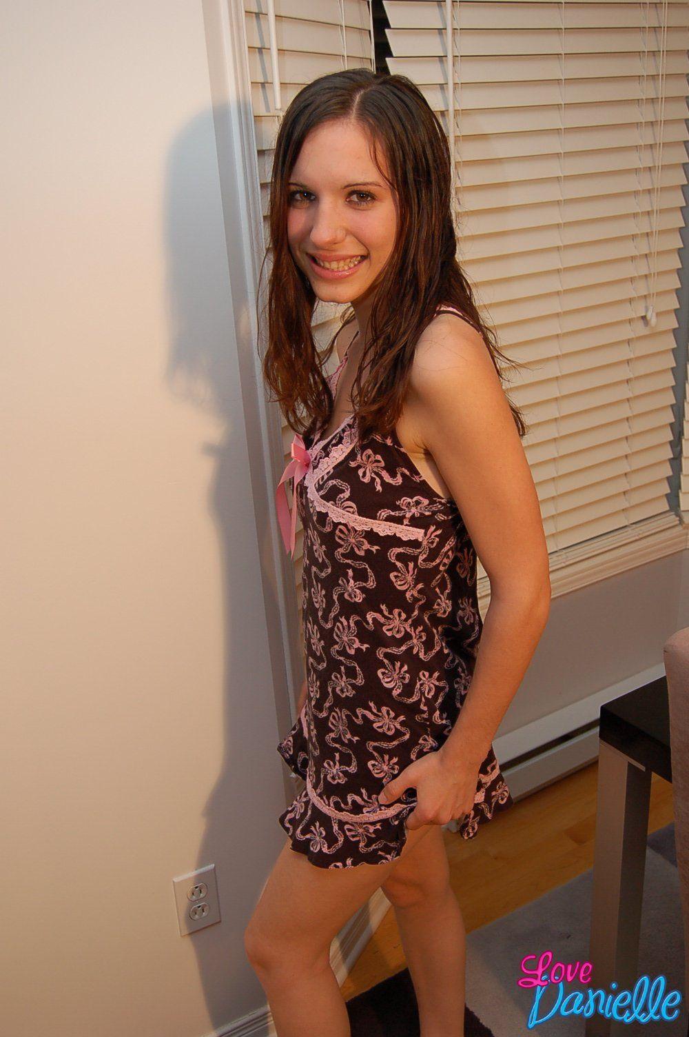 Bilder der Liebe danielle zeigt, wie heiß und fickbar sie ist
 #59096234