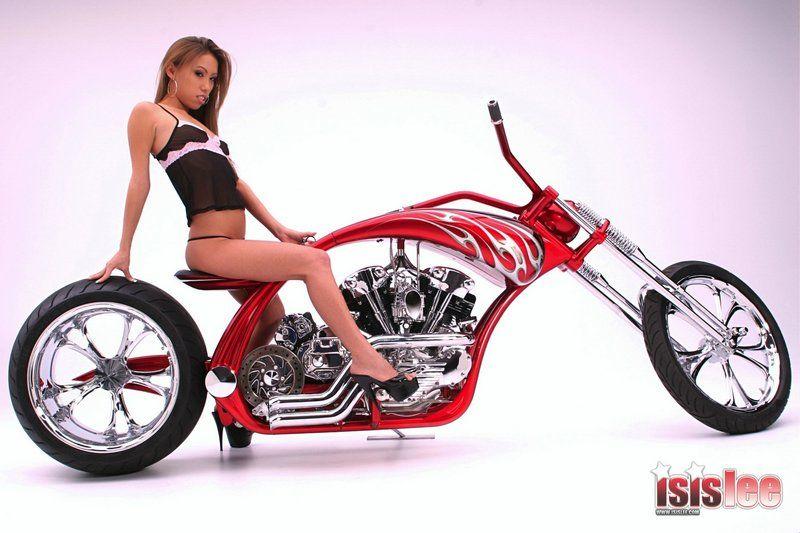 Bilder von isis lee, die mit ihrem Motorrad nackt wird
 #54935184