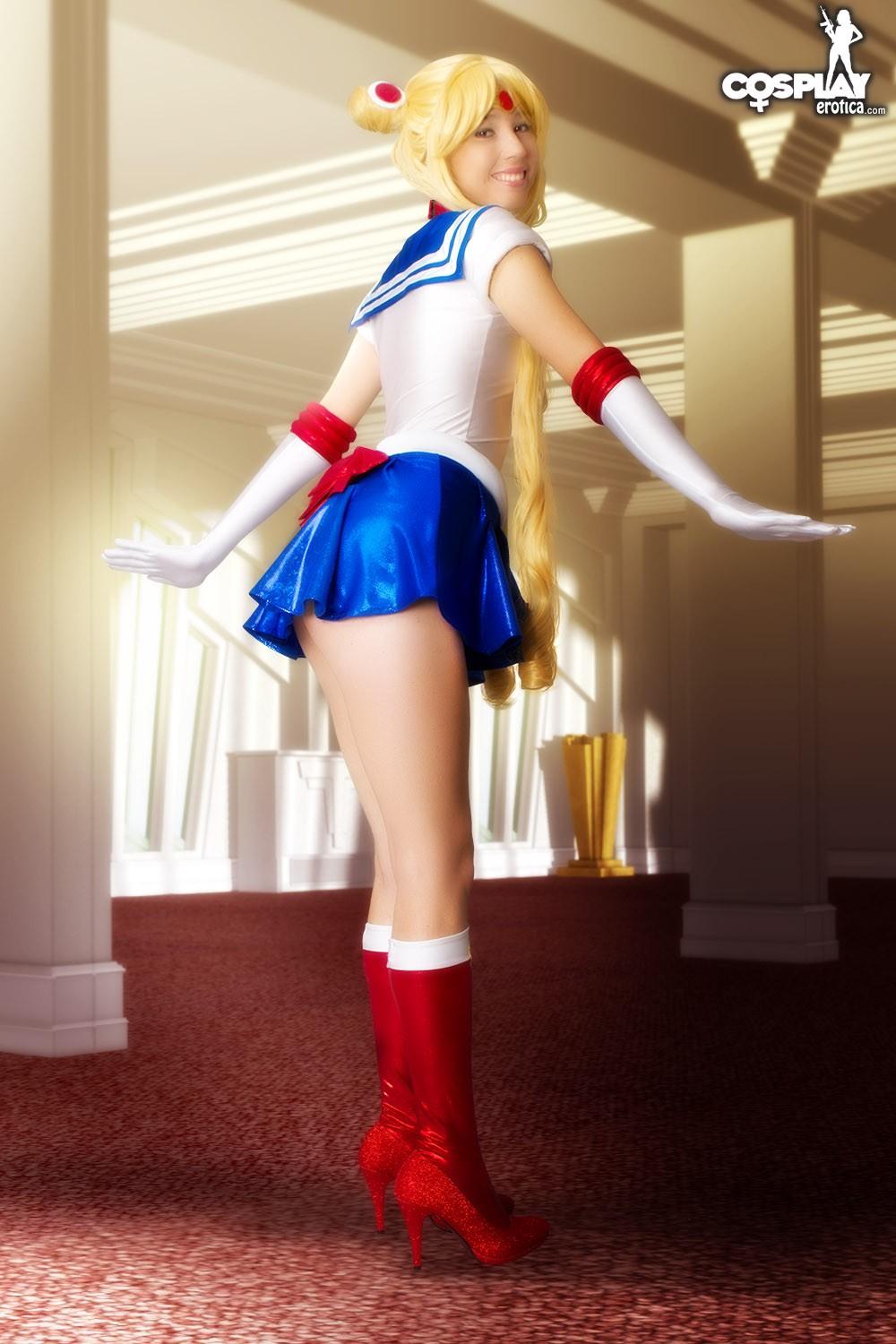 La fille cosplay stacy combat le mal au clair de lune
 #60007702