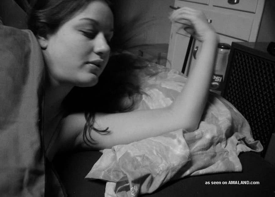 Fotos de una chica amateur tetona en blanco y negro
 #60475067
