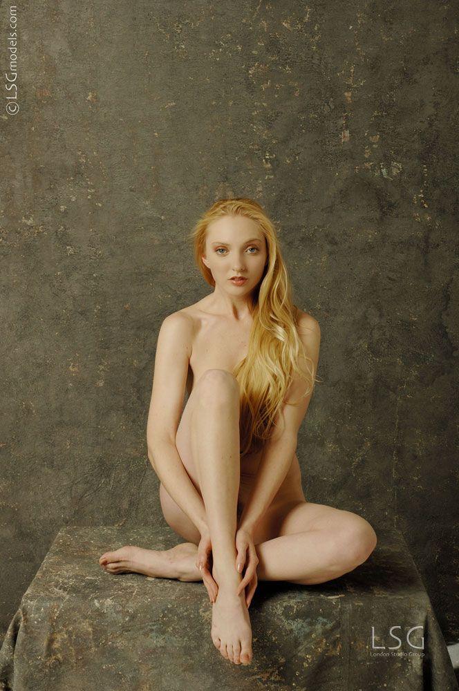Bilder von einer heißen blonden Teenie-Mädchen nackt und bereit für Sie
 #60589759